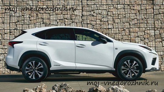 Гибридный Lexus NX