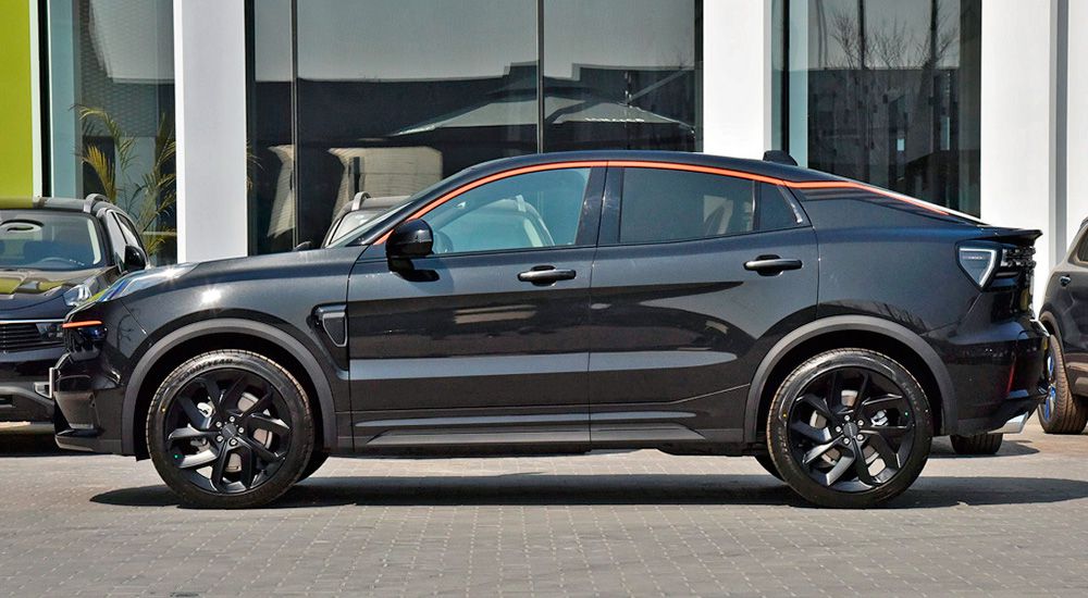 Lynk & Co 05 вид сбоку