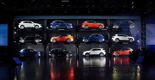 Китайский кроссовер Lynk&Co 01 на презентации