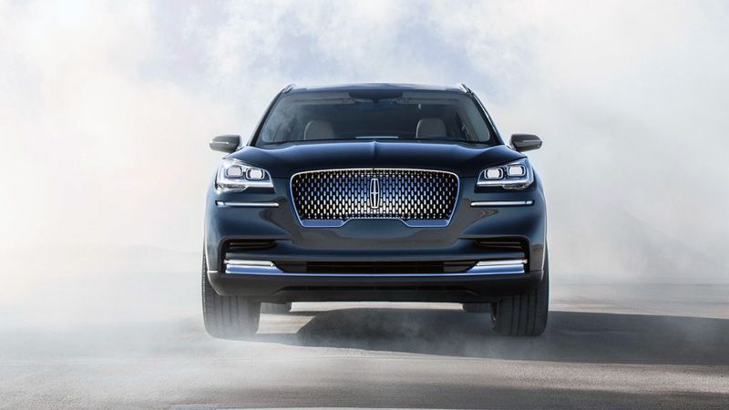 Lincoln Aviator 2018 вид спереди