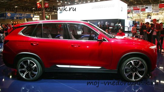 VinFast Lux SA2.0 вид сбоку