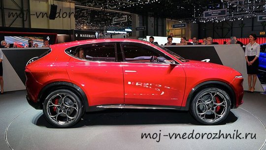 Alfa Romeo Tonale вид сбоку