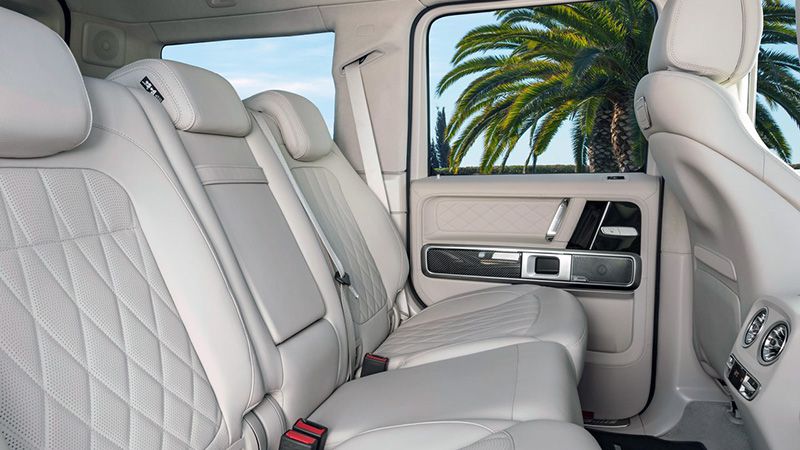 Второй ряд сидений нового Mercedes-Benz AMG 63