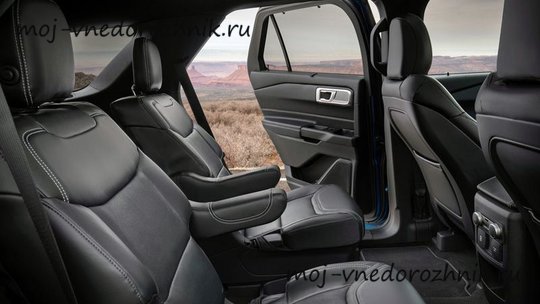 Второй ряд сидений Ford Explorer 2019