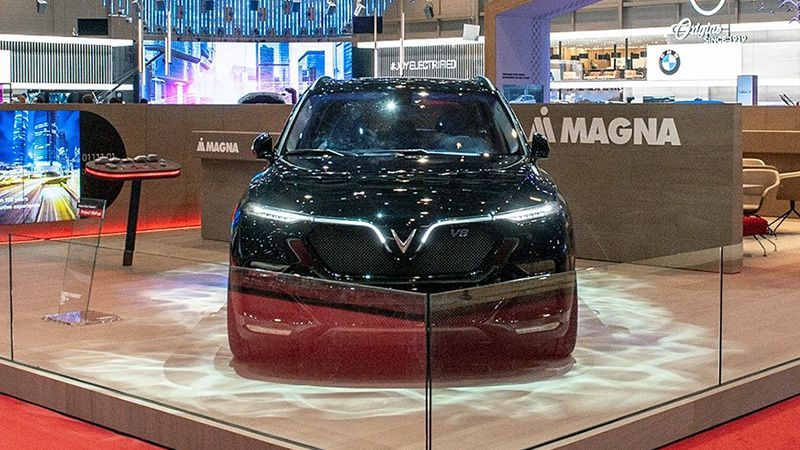 Кроссовер VinFast Lux V8