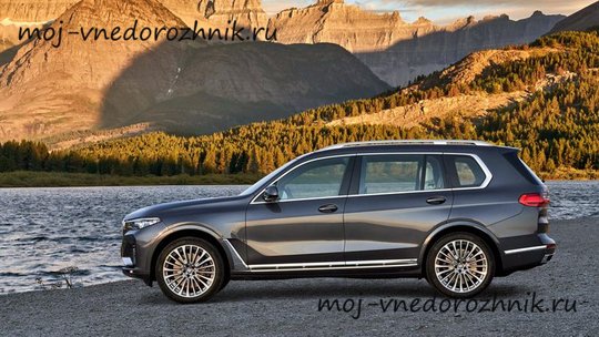 BMW X7 вид сбоку