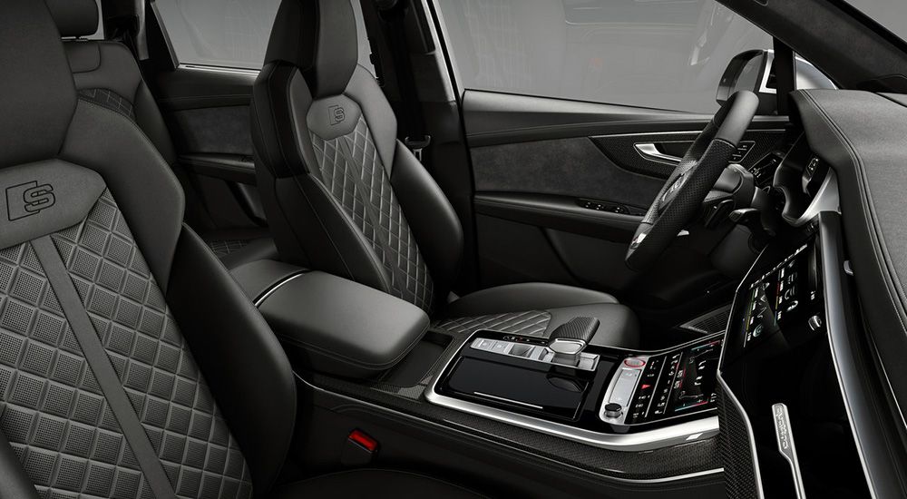 Интерьер салона Audi SQ7 2019