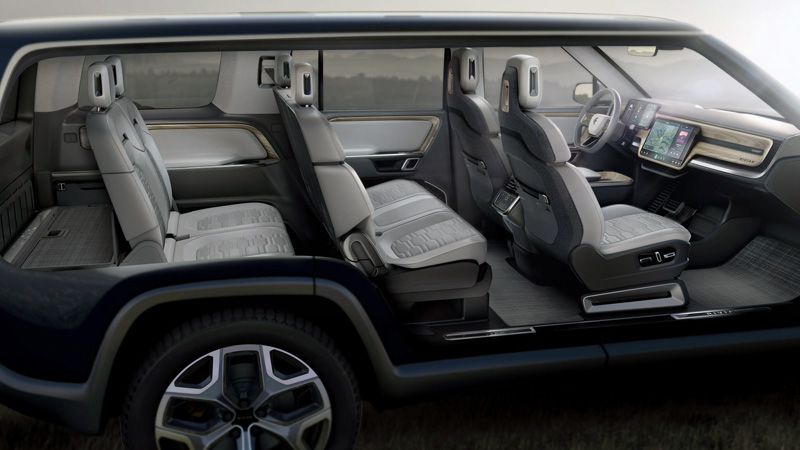 Интерьер салона Rivian R1S