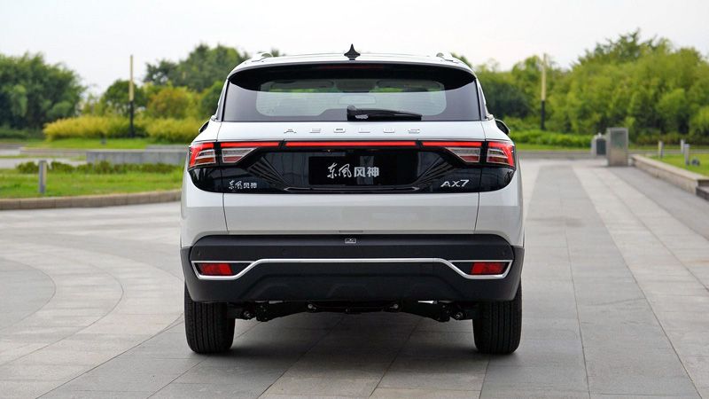 Dongfeng AX7 2018 вид сзади