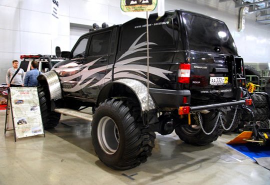 Тюнингованный UAZ Patriot фото