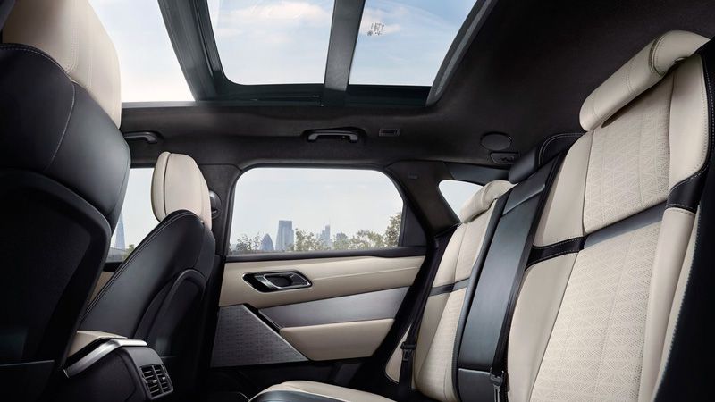 Второй ряд сидений Range Rover Velar 2018