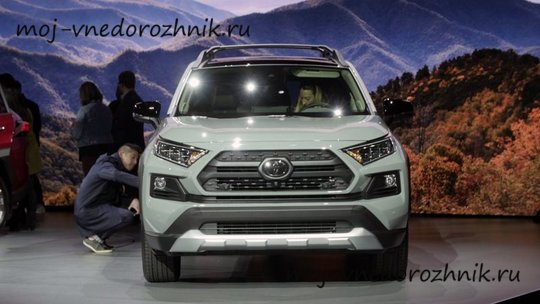 Toyota RAV4 2020 вид спереди