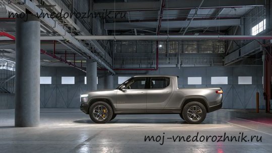 Rivian R1T вид сбоку