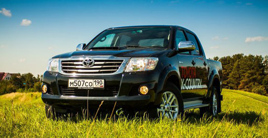 Toyota Hilux цена