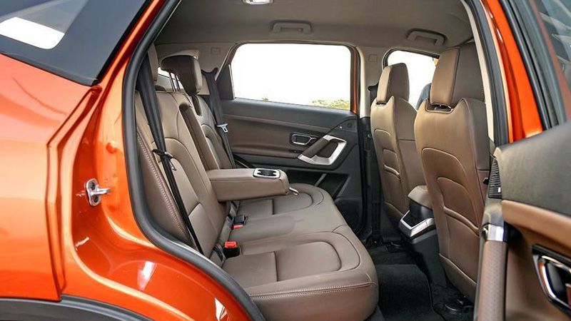 Второй ряд сидений Tata Harrier