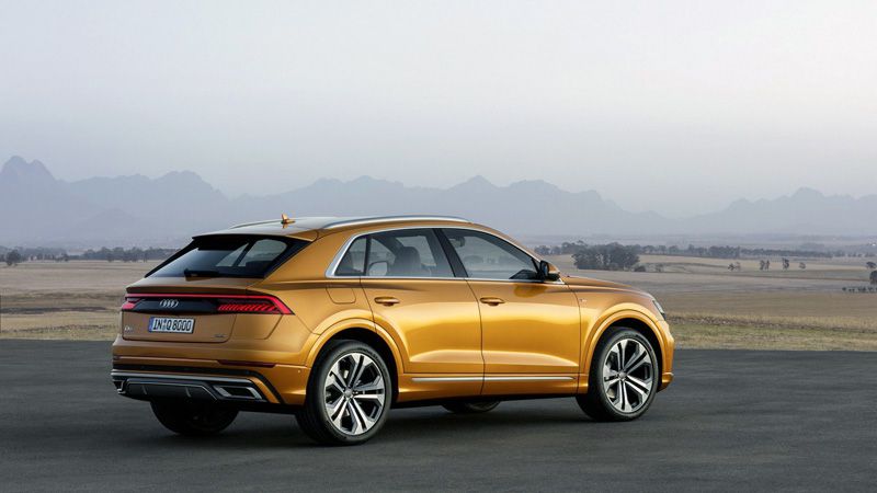 Кроссовер Audi Q8 2018