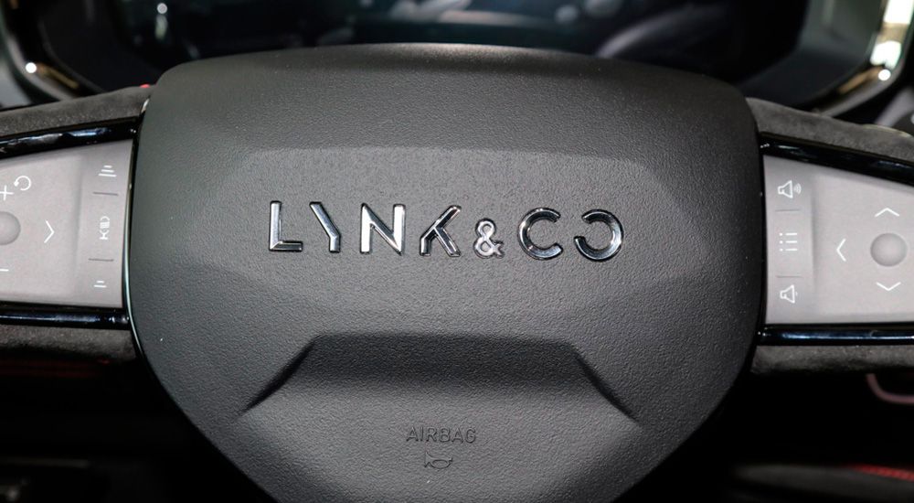 Руль Lynk & Co 05